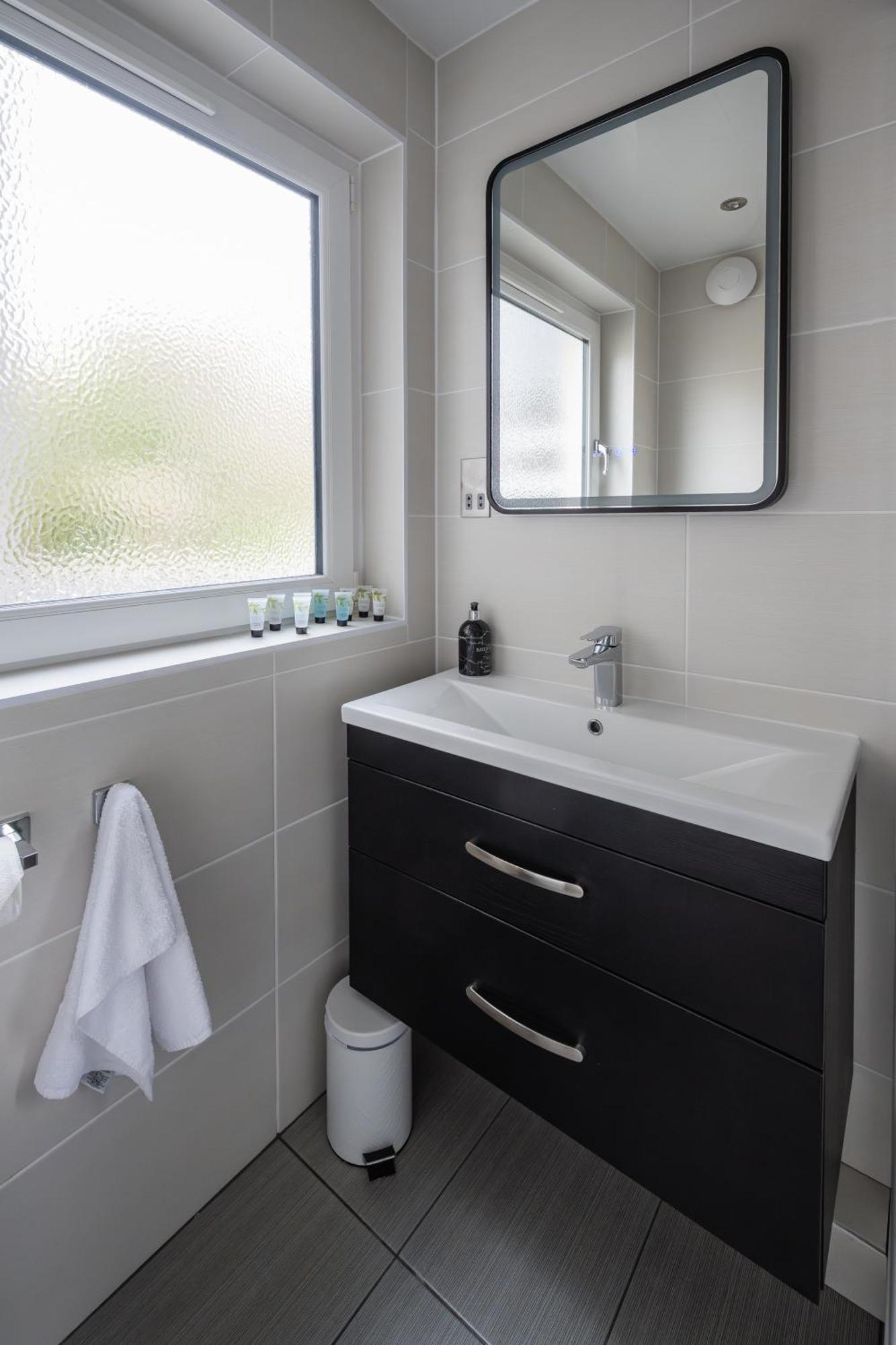 Quiet 2 Bedroom Gem In Stirling Бридж ъф Алън Екстериор снимка